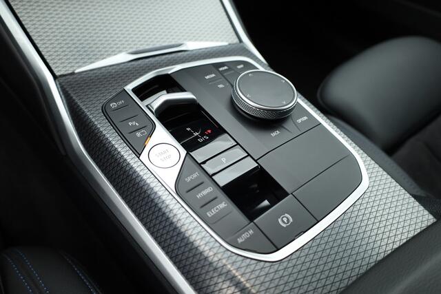 BMW 3-SERIE Touring 320e M Sport | Facelift | Shadow Line | Curved display | Adapt. Cruise | Nav + CarPlay | Elek. Klep | Sfeerverlichting | LED | Stoelverw. | PDC V