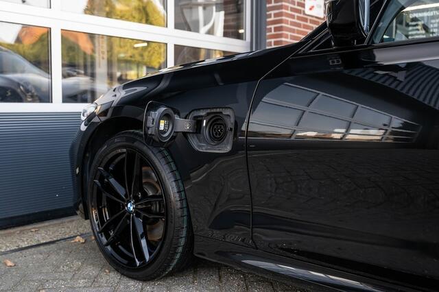 BMW 3-SERIE 330e Touring M Sport | Panorama | Harman/Kardon | Camera | 19' Inch |