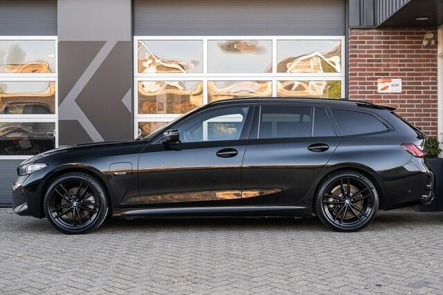 BMW 3-SERIE 330e Touring M Sport | Panorama | Harman/Kardon | Camera | 19' Inch |