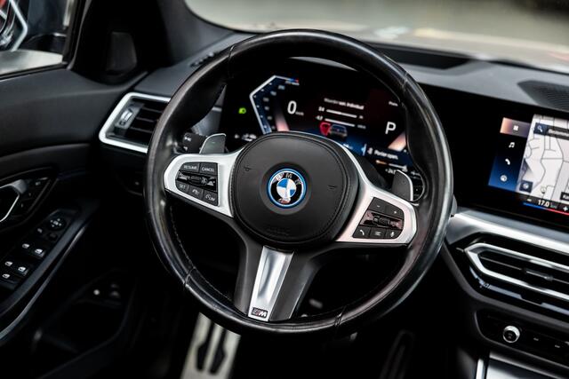BMW 3-SERIE Touring 330e xDrive M Sport | HuD | Pano | Memory | Alcantara |
