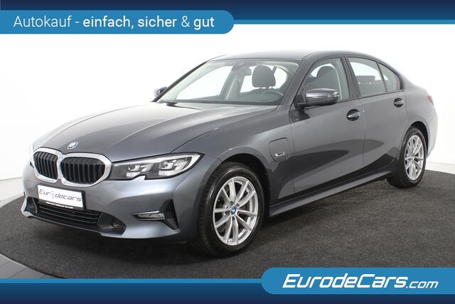 BMW 3-SERIE 320e *1ste Eigenaar*Navigatie*Trekhaak*Camera*DAB*