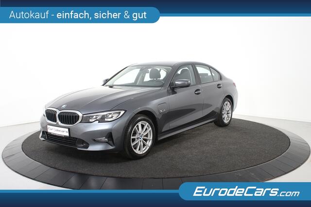BMW 3-SERIE 320e *1ste Eigenaar*Navigatie*Trekhaak*Camera*DAB*
