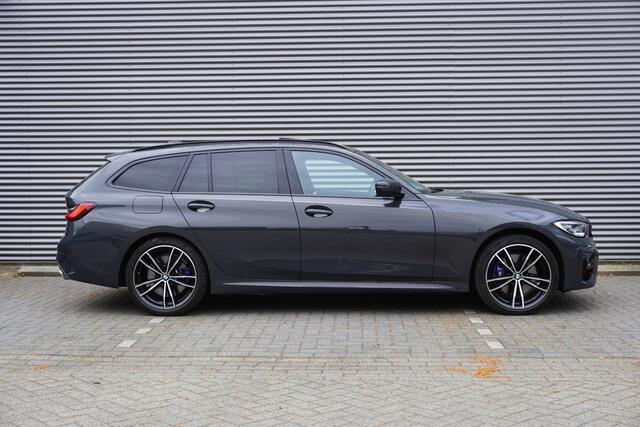 BMW 3-SERIE Touring 330e xDrive 19 inch LM M Dubbelspaak | Trekhaak met elektrisch wegklapbare kogel | Comfort Access | Achteruitrijcamera | BMW Laserlight | BMW Head-Up Display