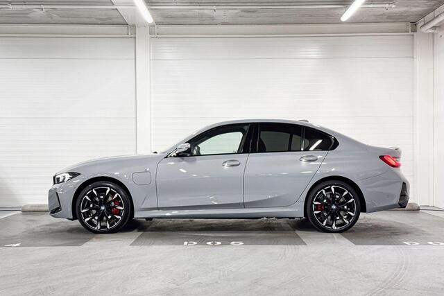 BMW 3-SERIE Sedan 330e | M-Sport Pro | Comfort Pack | Driving Assistant | Hifi System | Comfort Access