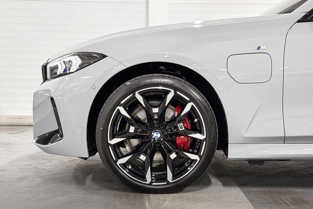 BMW 3-SERIE Sedan 330e | M-Sport Pro | Comfort Pack | Driving Assistant | Hifi System | Comfort Access