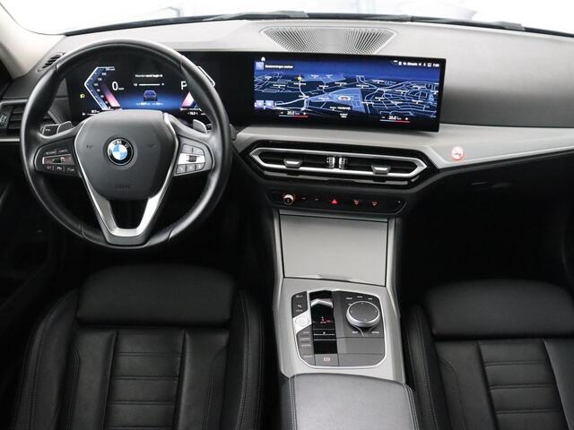 BMW 3-SERIE 318i | Leder | Adaptive cruise | Stoelverwarming | Memory | Live Cockpit | Sportstoelen | Carplay | Keyless | Trekhaak | Parkeerhulp | Climate control | Full LED | Origineel NL