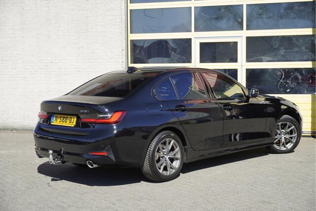 BMW 3-SERIE 318i 157PK! Automaat High Business Edition BJ2021 Lmv 17" | Led V+A | Pdc | Elek. trekhaak | Navi | Virtual cockpit | Climate control | Cruise control | Lederen bekleding | Sportstoelen | Extra getint glas