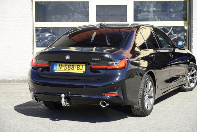 BMW 3-SERIE 318i 157PK! Automaat High Business Edition BJ2021 Lmv 17" | Led V+A | Pdc | Elek. trekhaak | Navi | Virtual cockpit | Climate control | Cruise control | Lederen bekleding | Sportstoelen | Extra getint glas