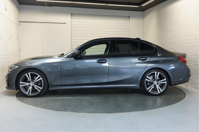 BMW 3-SERIE 320i M-Pakket | Carplay | 19 inch | Dealeronderhouden | NAP