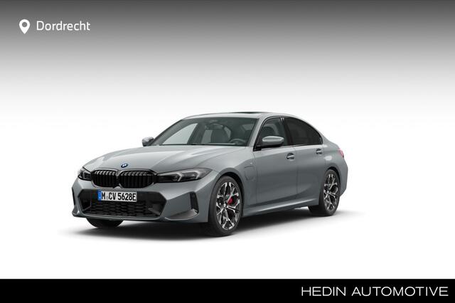 BMW 3-SERIE 330e M-Sport Pro | 19"| Glazen Schuif-/kanteldak | Trekhaak | Innovation + Comfort Pack | Park. Ass. Plus | Driv. Ass | Harman Kardon | Stuurwiel Verwarmd