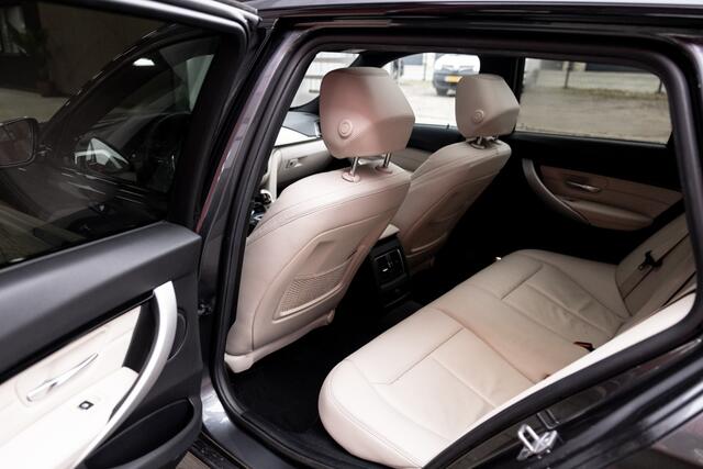 BMW 3-SERIE Touring 318i MSport Edition | Pano | Leder | Camera |