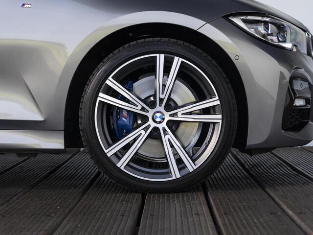 BMW 3-SERIE Sedan 330e | High Executive | M Sportpakket | Stuurwielrand Verwarmd | Comfort Access | Schuifdak | Elektrisch Verstelbare Sportstoelen | Driving Assistant Professional | Head-Up Display | Harman Kardon | 19''
