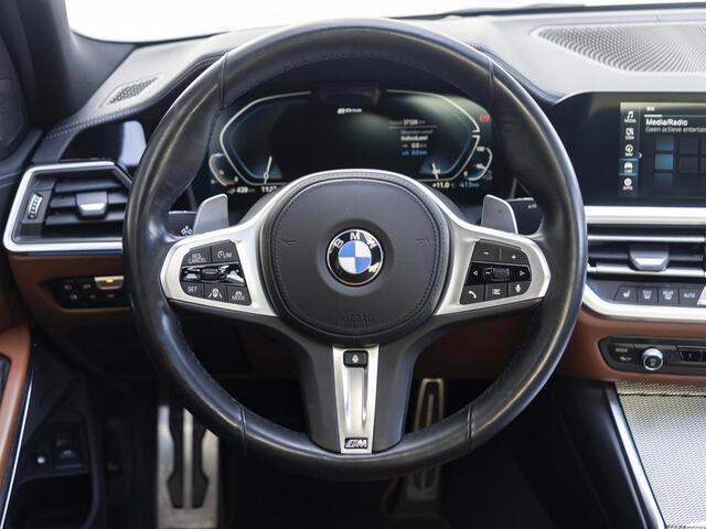 BMW 3-SERIE Sedan 330e | High Executive | M Sportpakket | Stuurwielrand Verwarmd | Comfort Access | Schuifdak | Elektrisch Verstelbare Sportstoelen | Driving Assistant Professional | Head-Up Display | Harman Kardon | 19''