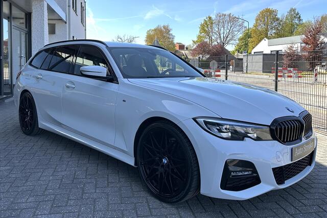 BMW 3-SERIE Touring 320i M Sport Leer Navi LED 20" Sfeerverlichting
