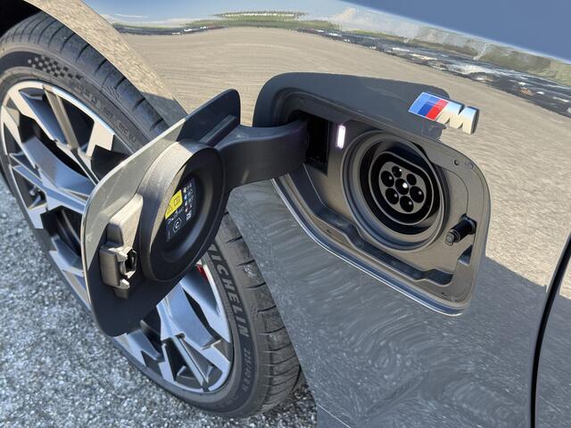 BMW 3-SERIE Touring 330e | M-Sport Pro | Dravit | Panorama | Trekhaak | Stoel + Stuurverw. | HiFi | 360 Cam