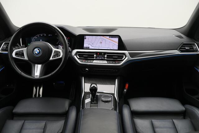 BMW 3-SERIE Touring 330e Business Edition Plus M-sport Panoramadak, M-Sportstoelen, Carbon, Camera, Elektr. Trekhaak, 19''
