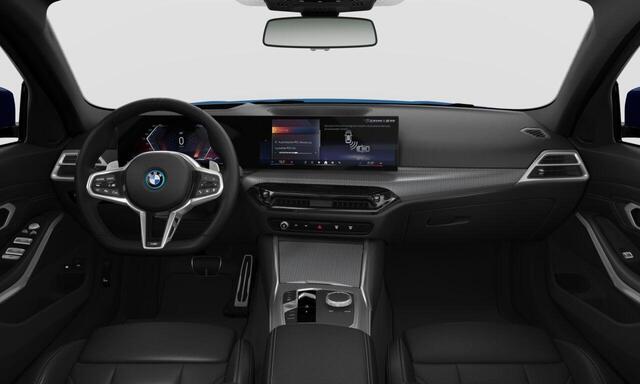 BMW 3-SERIE Touring 330e Individual Lak | M Sportpakket Pro | Innovation Pack | Comfort Pack | Trekhaak | Panoramadak