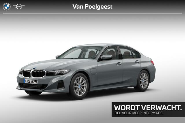 BMW 3-SERIE Sedan 320e