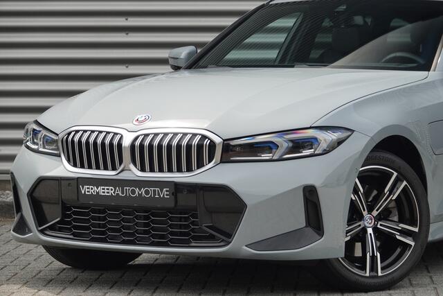 BMW 3-SERIE Touring 330e xDrive M-Sport | Panoramadak | HUD | Facelift | Camera |