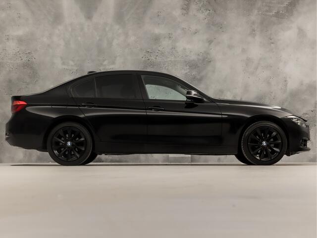BMW 3-SERIE 318i Sportline Automaat (GROOT NAVI, BLACK PACK, CLIMATE, PARKEERSENSOREN, SPORTSTOELEN, LED KOPLAMPEN, CRUISE, NIEUWE APK, NIEUWSTAAT)