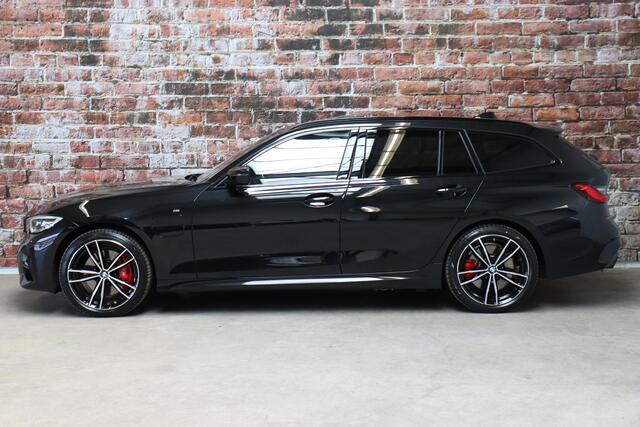 BMW 3-SERIE Touring 330e Business Edition Plus M Sport Pakket Automaat / Navigatiesysteem Professional / Head-Up Display / Panoramadak / Adaptief M Onderstel / Stoelverwarming / HiFi / Adaptieve Cruise Control / Leder / 19 Inch /