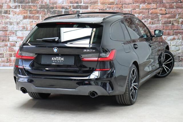 BMW 3-SERIE Touring 330e Business Edition Plus M Sport Pakket Automaat / Navigatiesysteem Professional / Head-Up Display / Panoramadak / Adaptief M Onderstel / Stoelverwarming / HiFi / Adaptieve Cruise Control / Leder / 19 Inch /