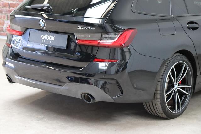 BMW 3-SERIE Touring 330e Business Edition Plus M Sport Pakket Automaat / Navigatiesysteem Professional / Head-Up Display / Panoramadak / Adaptief M Onderstel / Stoelverwarming / HiFi / Adaptieve Cruise Control / Leder / 19 Inch /