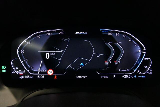 BMW 3-SERIE Touring 320e xDrive M Sport / M340i Diffuser / Black Diamond M Grille / M340i M Sport bumper pakket / Schuif-/kanteldak / Elektr. verstelbare voorstoelen (links met memory) / Stoelverwarming / Apple Carplay - Android Auto / Achteruitrijcamera / Ambienteve