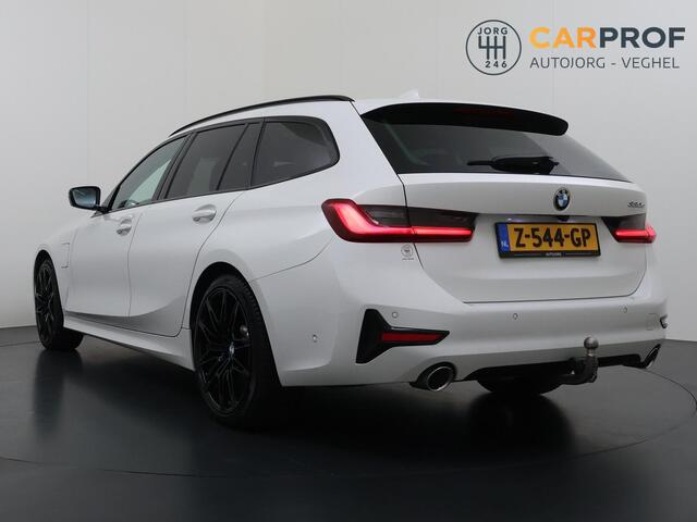 BMW 3-SERIE Touring 330e High Executive Pano | Trekhaak | HUD | Lederen interieur |