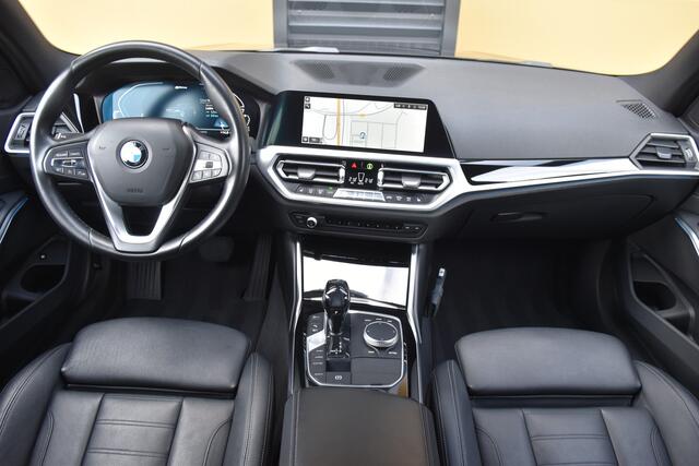 BMW 3-SERIE 330e eDrive Edition * Sportstoelen * Hifi Proffesional * Achteruitrijcamera * 19 inch Velgen *