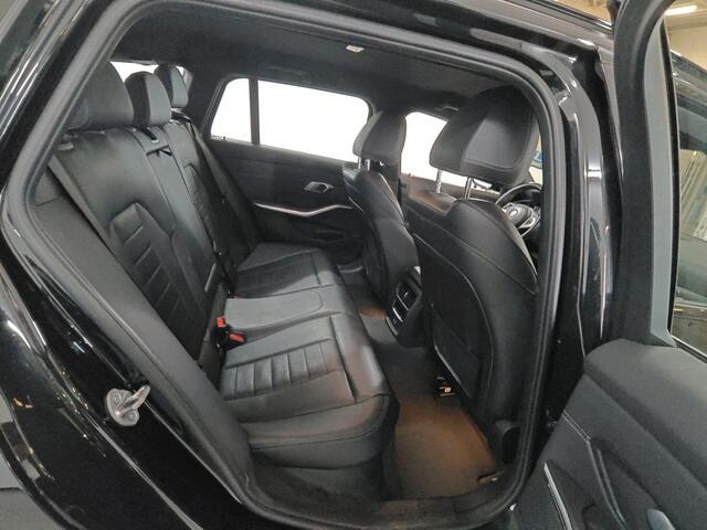 BMW 3-SERIE Touring 320e Business Edition Plus NL-AUTO | LEDER | M-PAKKET