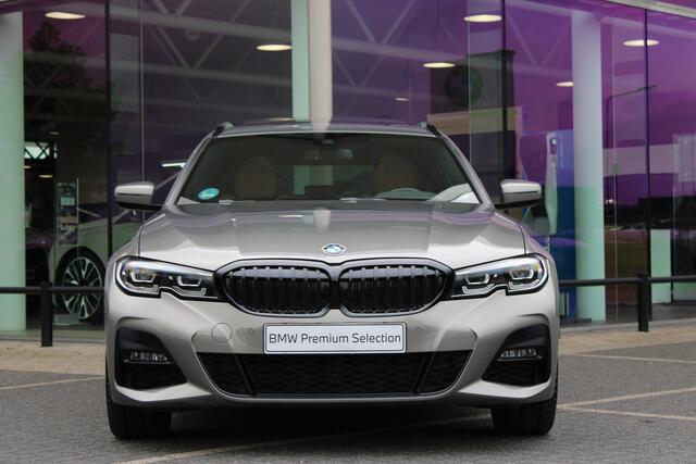 BMW 3-SERIE Touring 330e eDrive High Executive M Sport Automaat / Panoramadak / Sportstoelen / Achteruitrijcamera / LED / Stoelverwarming / Getint glas / Cruise Control