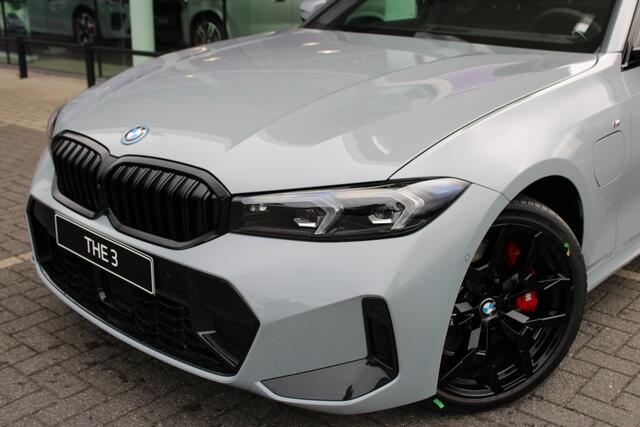 BMW 3-SERIE 330e M Sport Automaat / Schuif-kanteldak / Sportstoelen / Adaptieve LED / Parking Assistant Plus / Live Cockpit Professional / Stoelverwarming / Comfort Access