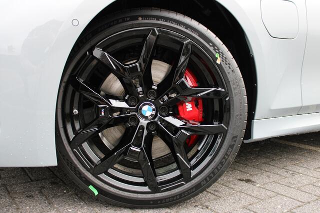 BMW 3-SERIE 330e M Sport Automaat / Schuif-kanteldak / Sportstoelen / Adaptieve LED / Parking Assistant Plus / Live Cockpit Professional / Stoelverwarming / Comfort Access