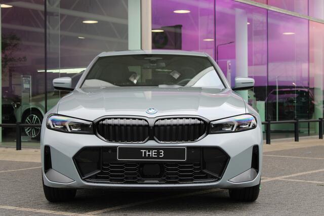 BMW 3-SERIE 330e M Sport Automaat / Schuif-kanteldak / Sportstoelen / Adaptieve LED / Parking Assistant Plus / Live Cockpit Professional / Stoelverwarming / Comfort Access