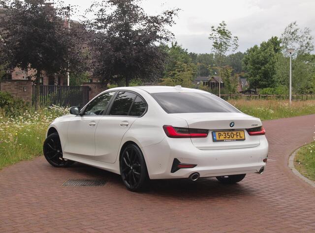 BMW 3-SERIE 320i Business Edition Plus | Camera | Apple Carplay | Leer | Cruise Control | Dealeronderhouden |