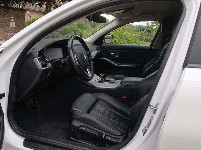 BMW 3-SERIE 320i Business Edition Plus | Camera | Apple Carplay | Leer | Cruise Control | Dealeronderhouden |