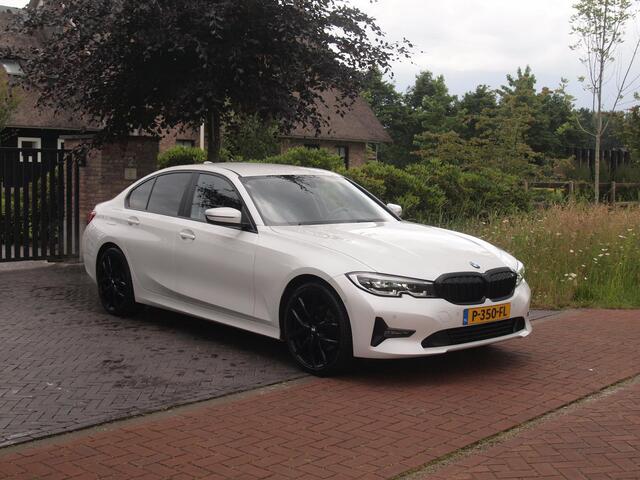 BMW 3-SERIE 320i Business Edition Plus | Camera | Apple Carplay | Leer | Cruise Control | Dealeronderhouden |