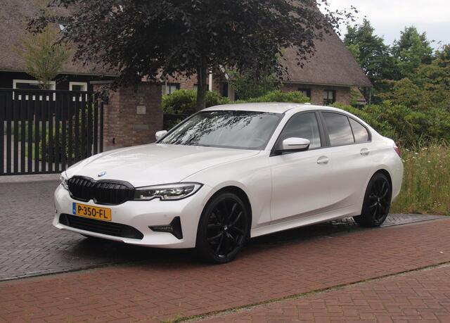 BMW 3-SERIE 320i Business Edition Plus | Camera | Apple Carplay | Leer | Cruise Control | Dealeronderhouden |