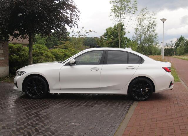 BMW 3-SERIE 320i Business Edition Plus | Camera | Apple Carplay | Leer | Cruise Control | Dealeronderhouden |