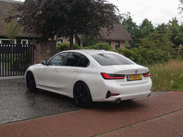 BMW 3-SERIE 320i Business Edition Plus | Camera | Apple Carplay | Leer | Cruise Control | Dealeronderhouden |