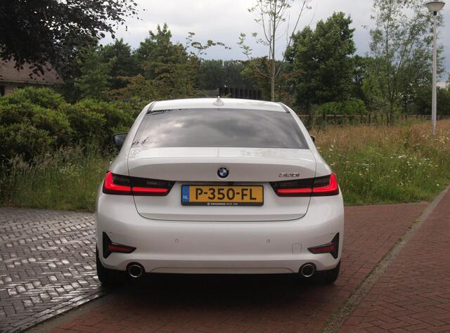 BMW 3-SERIE 320i Business Edition Plus | Camera | Apple Carplay | Leer | Cruise Control | Dealeronderhouden |