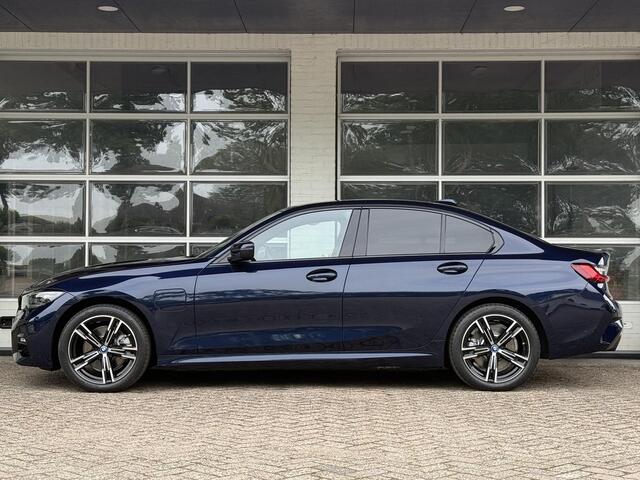 BMW 3-SERIE 320e M SPORT | LASER | CAMERA | 18 INCH | LEDER | APPLE CARPLAY |