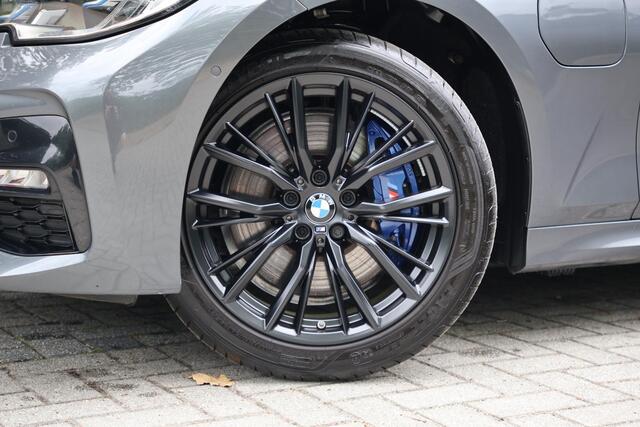 BMW 3-SERIE Touring 330e M-Sprotpakket, HUD, Pano, Elektrische trekhaak, Memorystoelen, Laserlicht, Harman Kardon, Adaptief Cruise Ctonrok, DAB Grootlichtassistent, Shadowline, Innovatiepakket, etc.