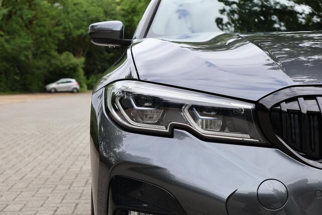 BMW 3-SERIE Touring 330e M-Sprotpakket, HUD, Pano, Elektrische trekhaak, Memorystoelen, Laserlicht, Harman Kardon, Adaptief Cruise Ctonrok, DAB Grootlichtassistent, Shadowline, Innovatiepakket, etc.