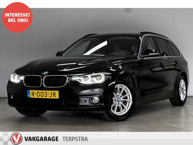 BMW 3-SERIE Touring 318i Executive Facelift!/ LED Koplampen + Mistl./ Camera/ LEER/ Elek. Kofferklep/ Bluetooth/ Stoelverw./ PDC V+A/ Navi/ Clima/ Cruise/ Armsteun/ Multi. LEDER. Stuur/ Chroom/ Dakrails.