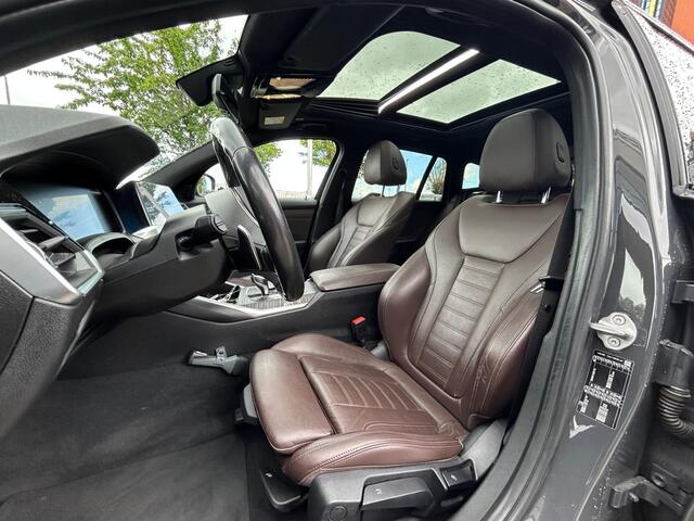 BMW 3-SERIE Touring 330i High Exe. M Sport / Panoramadak / Camera / Leder / CarPlay / 19'' / Sportstoelen / Stoelverwarming / DAB / Cruise Control / Getint glas