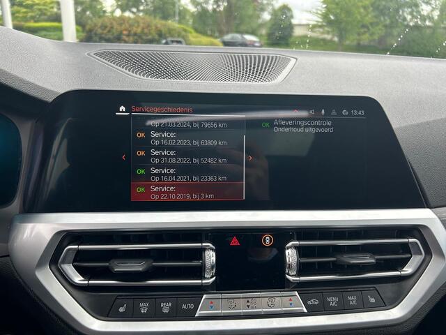 BMW 3-SERIE Touring 330i High Exe. M Sport / Panoramadak / Camera / Leder / CarPlay / 19'' / Sportstoelen / Stoelverwarming / DAB / Cruise Control / Getint glas