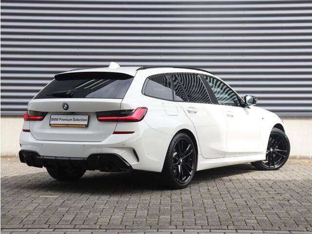 BMW 3-SERIE Touring 320i | High Executive | M Sportpakket | Panodak | Head-Up | Harman Kardon | Driving Assistant | Laserlight | Parking Pack | M-Performance | 19'' LMV