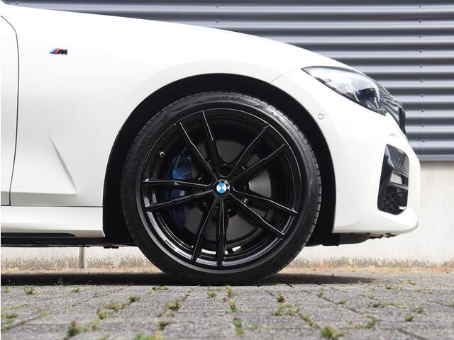BMW 3-SERIE Touring 320i | High Executive | M Sportpakket | Panodak | Head-Up | Harman Kardon | Driving Assistant | Laserlight | Parking Pack | M-Performance | 19'' LMV
